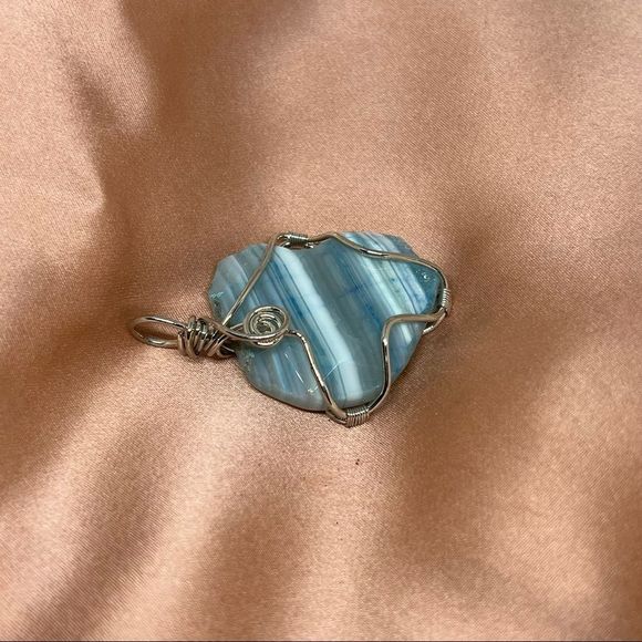 Natural Blue & White Agate Gem Stone Silver Wire Necklace Pendant - Picture 2 of 6